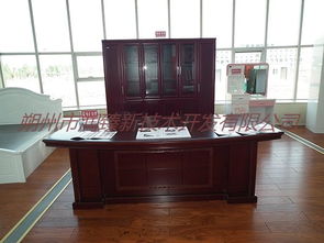 碳金办公台 凯勒美碳金家具系列，融合科技与美学的办公新体验